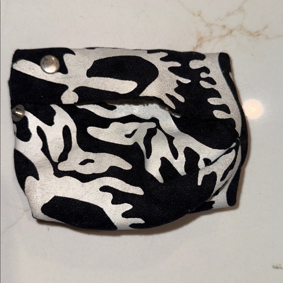 Virgin Saints & Angels Beaded Necklace w/ Pouch - Picture 5 of 12